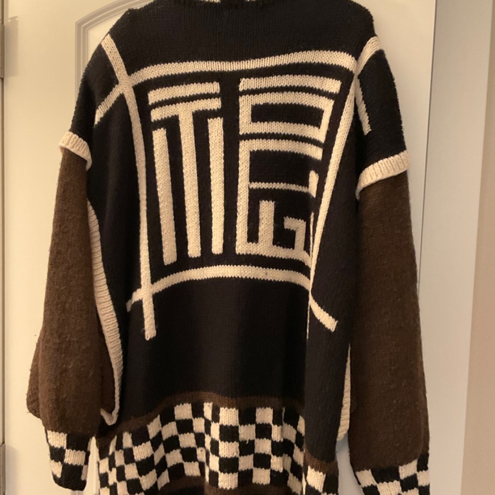 Hand crafted, one of a kind, thick knit Cardigan - Picture 2 of 6